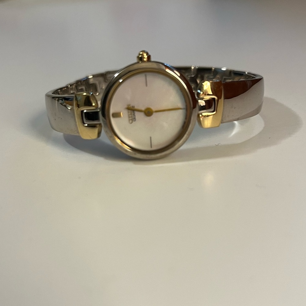 Vintage Citizen quartz mother of Pearl watch